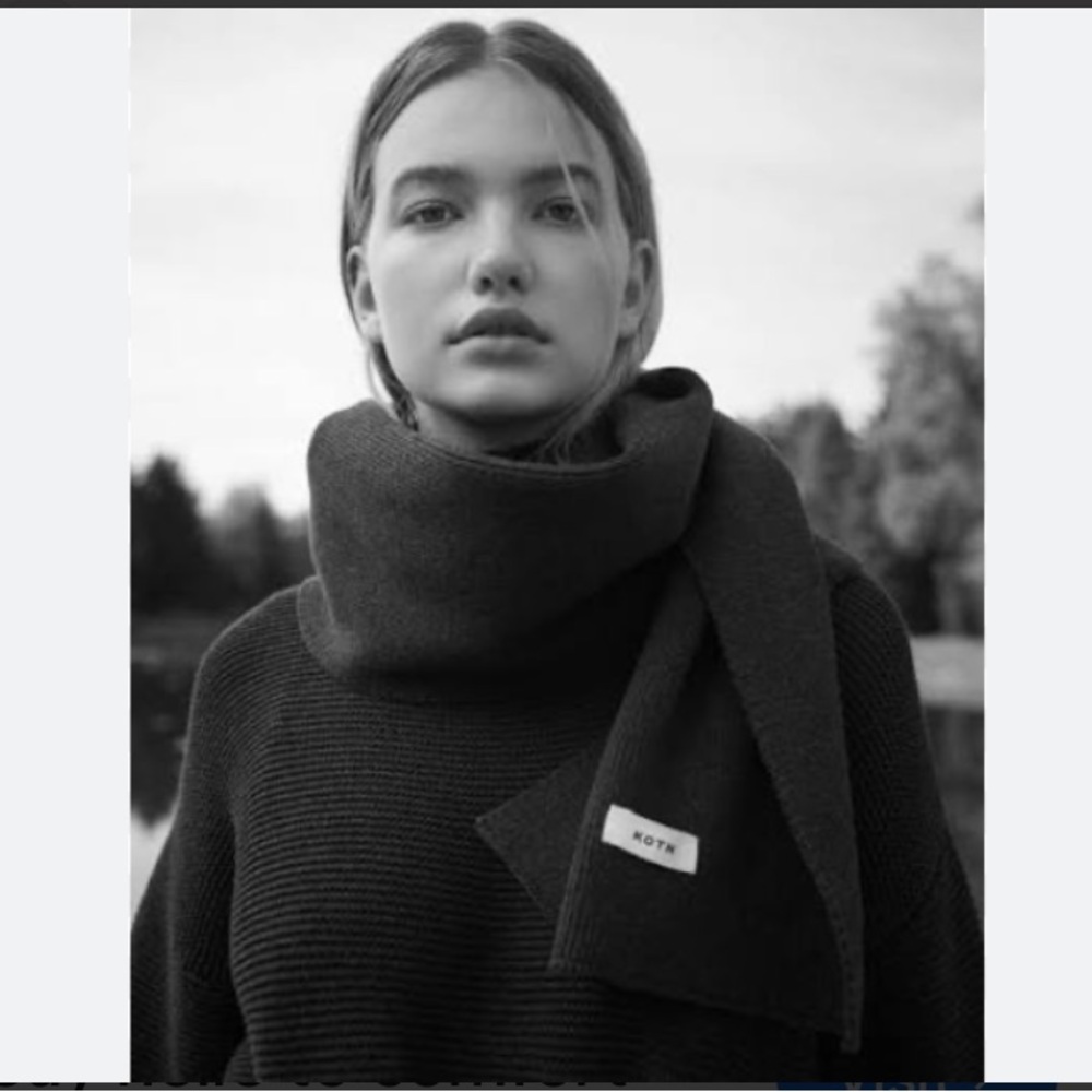 KOTN Black Ribbed Knit Scarf